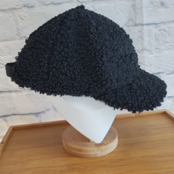 H&M Faux Shearling Baseball Cap - Picture 2 of 6
